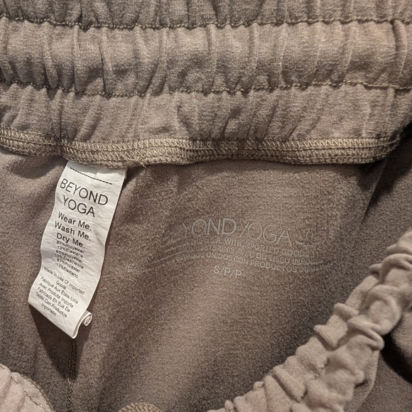 NWOT Beyond Yoga Spacedye Commuter Midi Joggers Drawstring Comfy Cream Sz Small - Picture 6 of 6